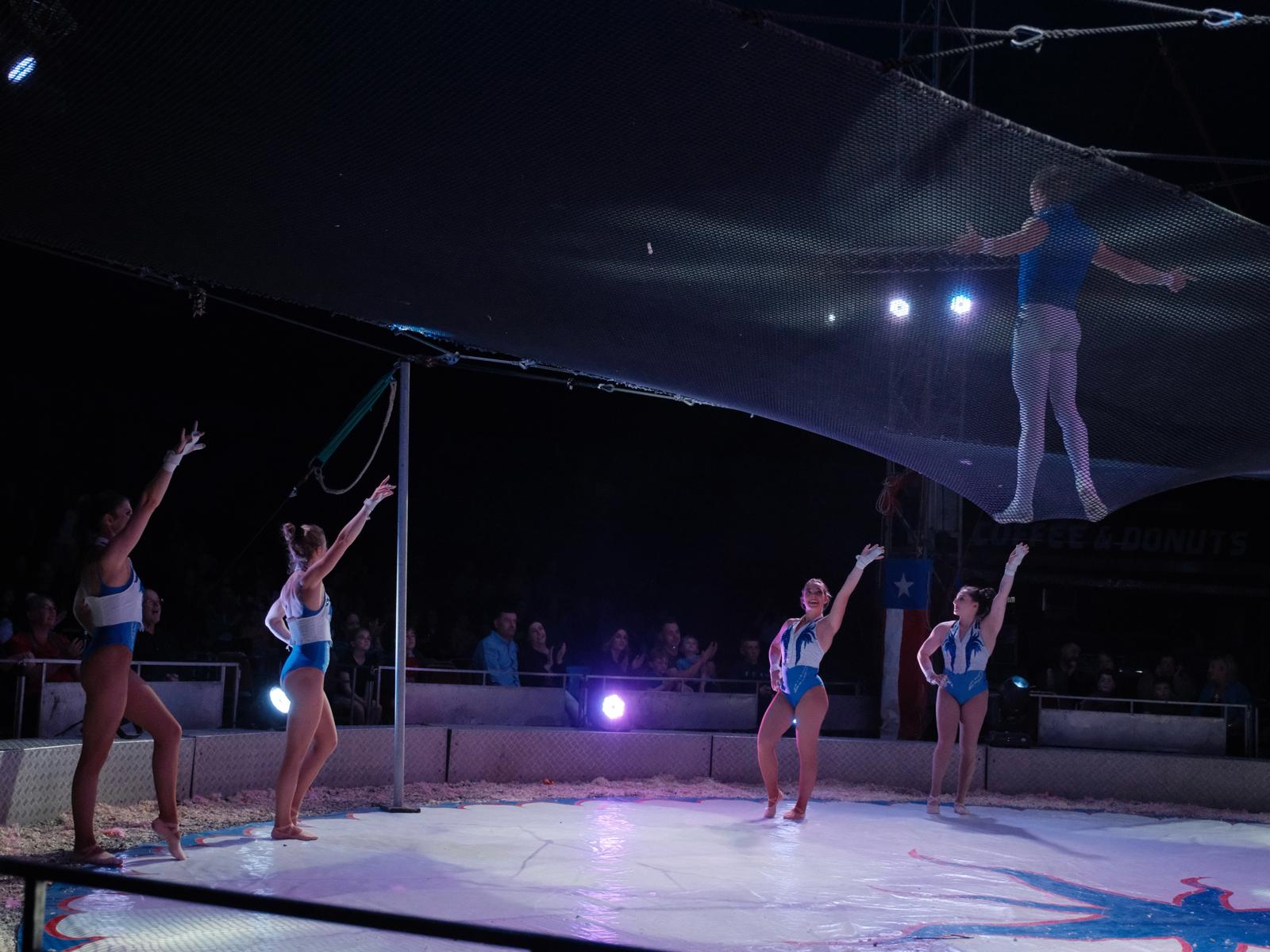 Flying trapeze safety net